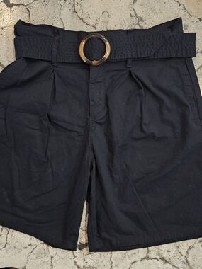 Gloria Vanderbilt Black Bermuda Shorts with Tortoiseshell Ring Belt